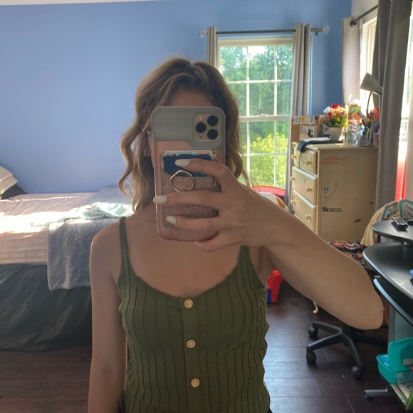 Button up top - Picture 3 of 3